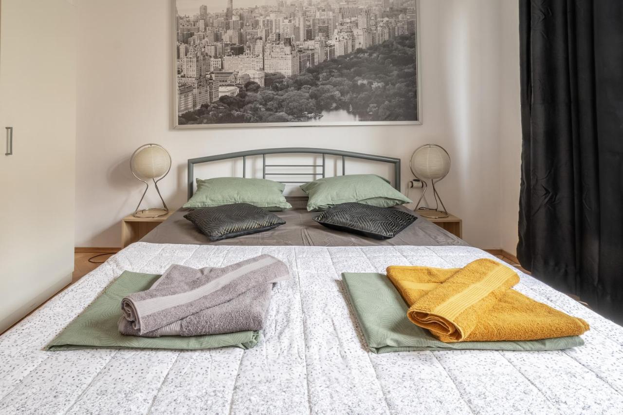 Vivid Condo By Ndk And Vitosha Blvd With Free Secured Parking And Ac Sofia Extérieur photo