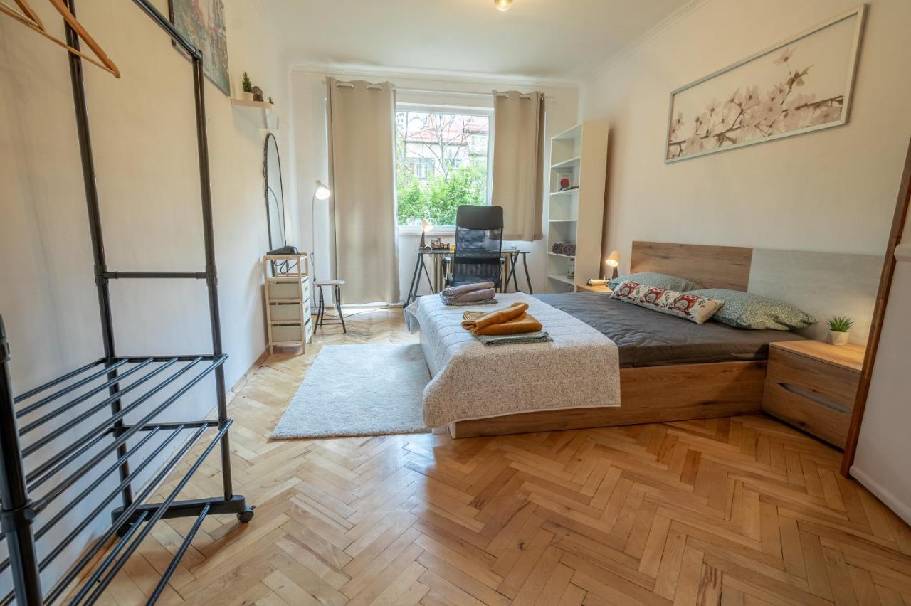 Vivid Condo By Ndk And Vitosha Blvd With Free Secured Parking And Ac Sofia Extérieur photo