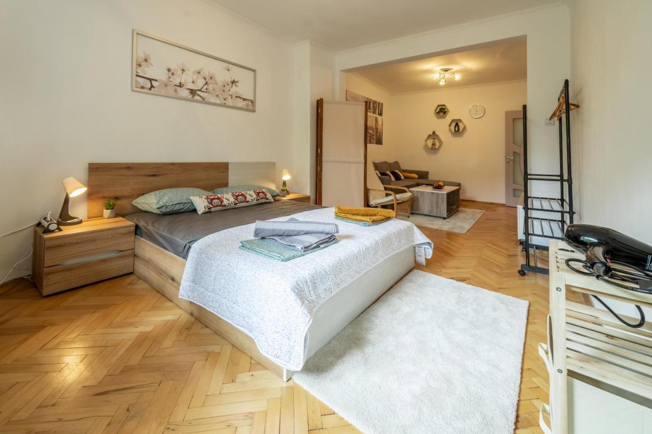 Vivid Condo By Ndk And Vitosha Blvd With Free Secured Parking And Ac Sofia Extérieur photo